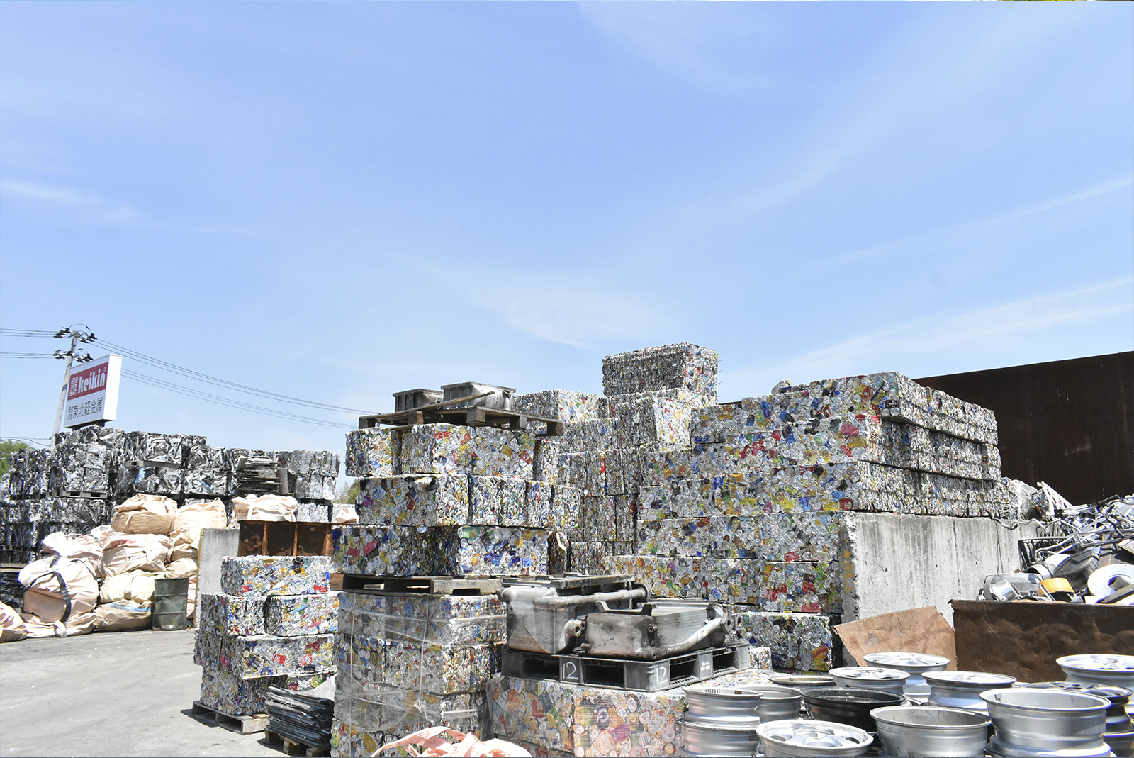 東北軽金属の会社のロゴやQRコードの画像